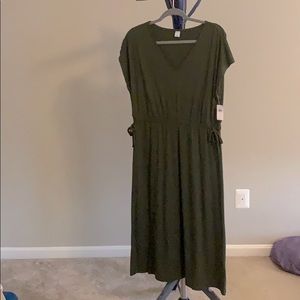 Never-worn tags on comfy size L dress